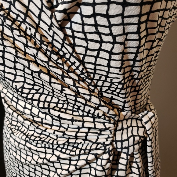 Beautiful Body & Soul Side Wrap Cross Over Dress - Picture 3 of 4